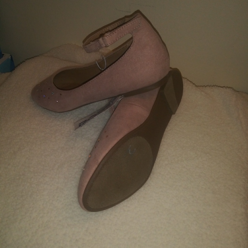 Shoes - Picture 2 of 4